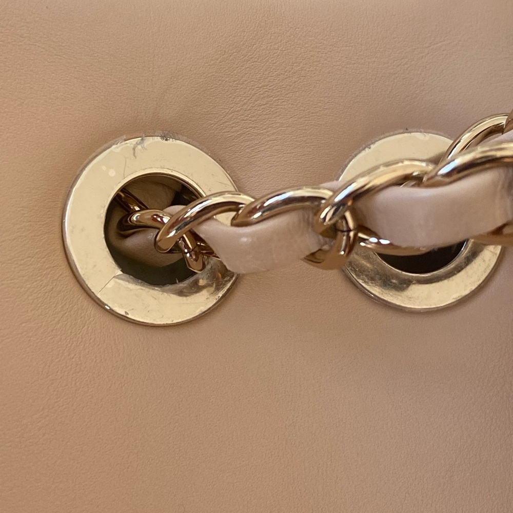 Authentic Rare Investment Chanel Running Chain Flapbag. Small Biege Lambskin - Picture 6 of 11